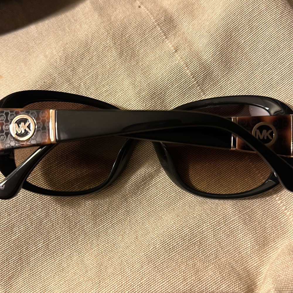 Micheal Kors Oval shaped framed Sunglasses. - Picture 4 of 5